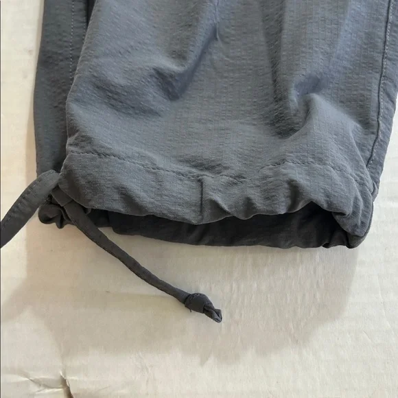 PATAGONIA CROPPED OUTDOOR GRAY LIGHTWEIGHT STYLE PANTS SZ 8 - Picture 2 of 14